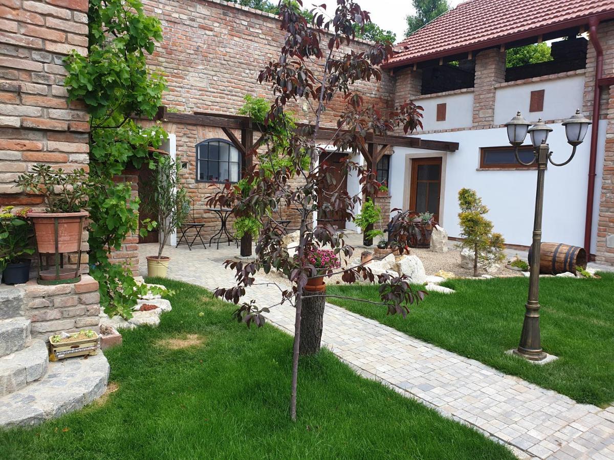 Apartmany In Veritas Mikulov Luaran gambar
