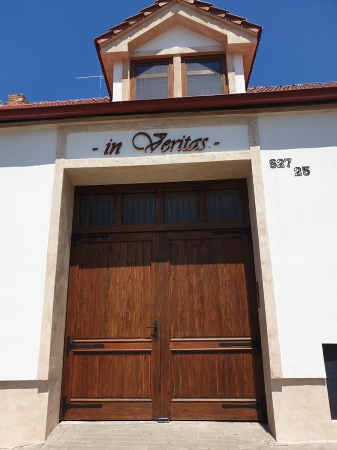 Apartmany In Veritas Mikulov Luaran gambar