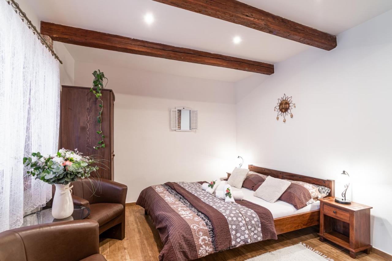 Apartmany In Veritas Mikulov Luaran gambar