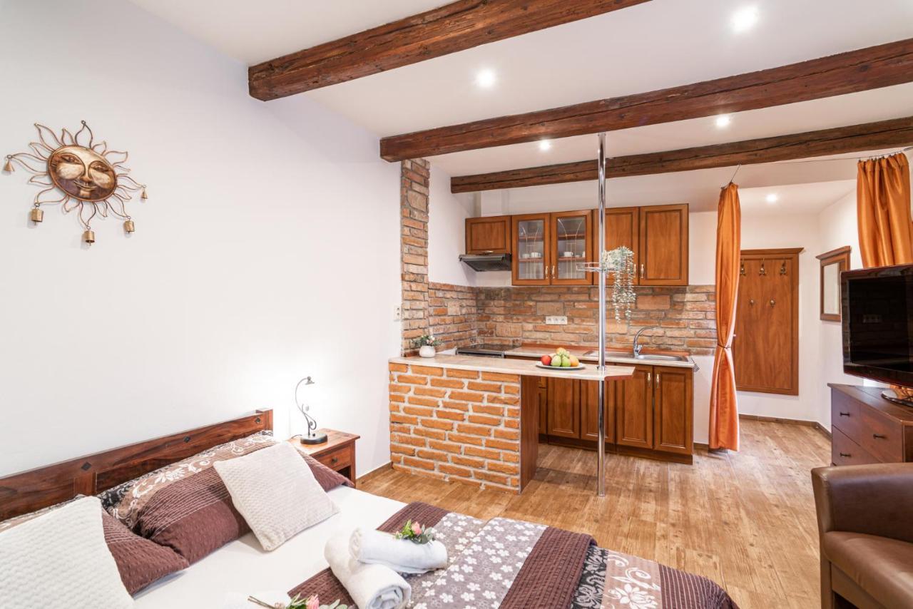 Apartmany In Veritas Mikulov Luaran gambar